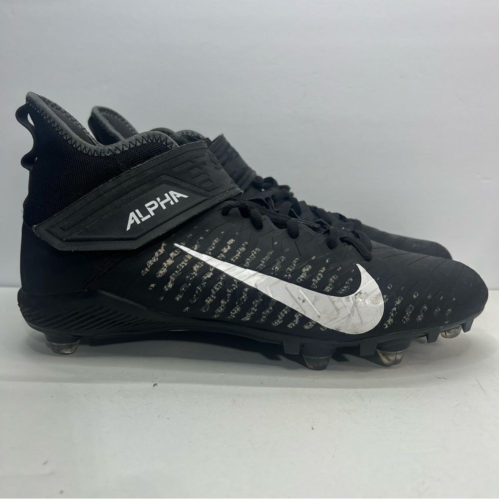 Nike Alpha Menace Pro 2 Mid Football Cleats